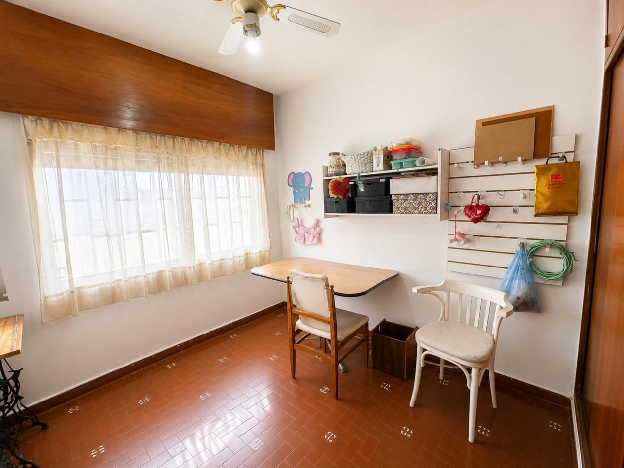 Venta casa esquina 4 dormitorios Barrio Las Palmas