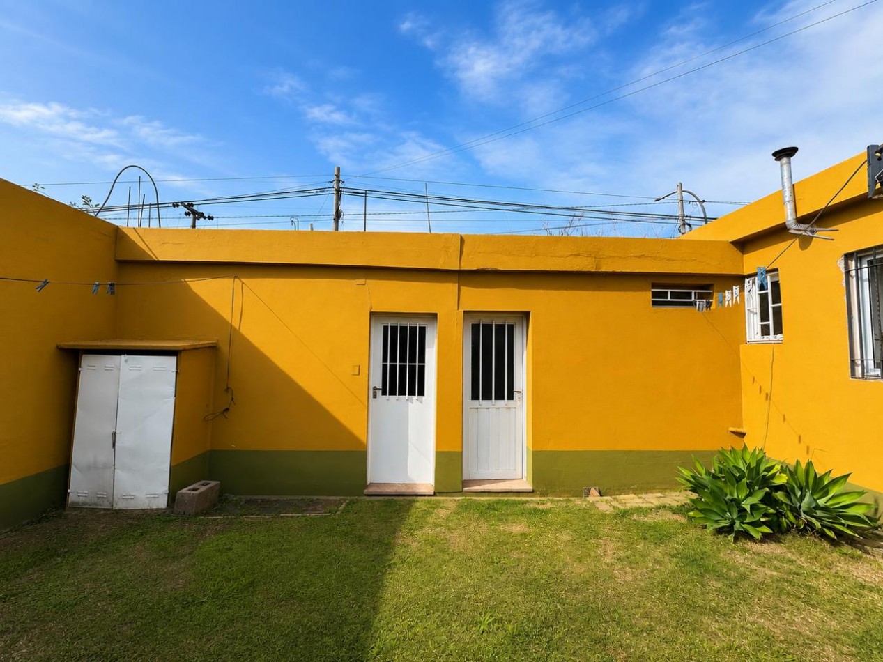 Venta casa esquina 4 dormitorios Barrio Las Palmas