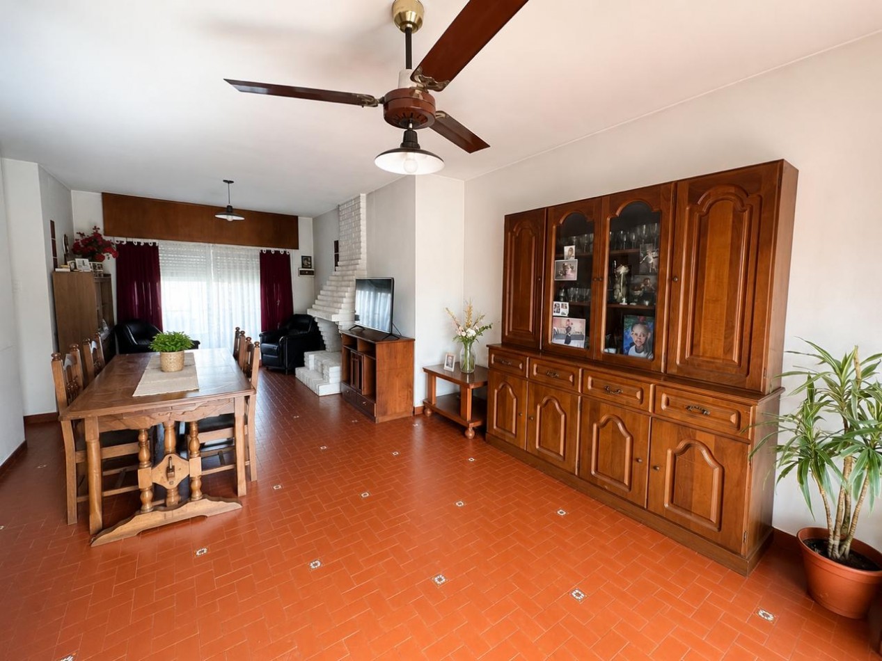 Venta casa esquina 4 dormitorios Barrio Las Palmas