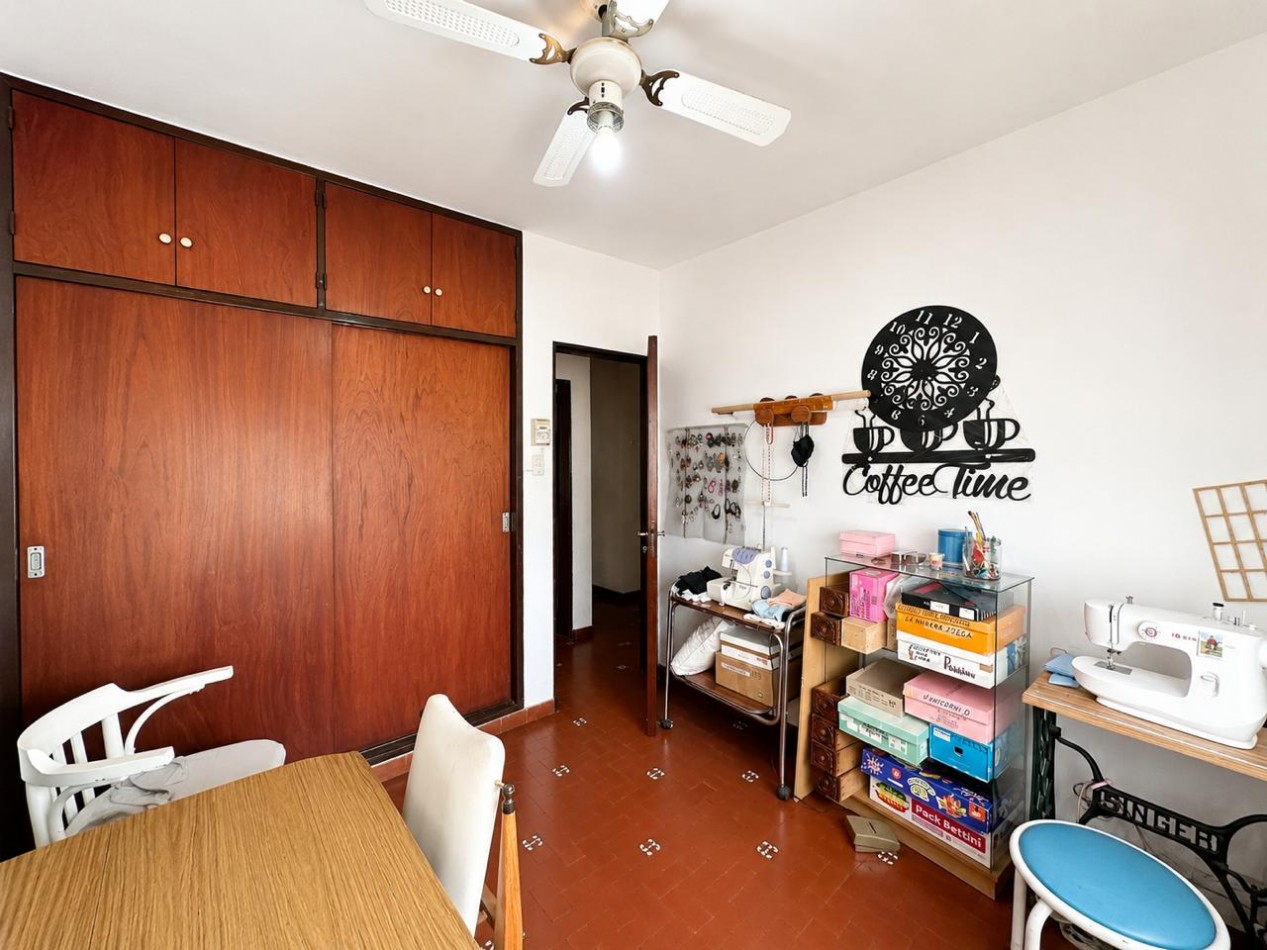 Venta casa esquina 4 dormitorios Barrio Las Palmas