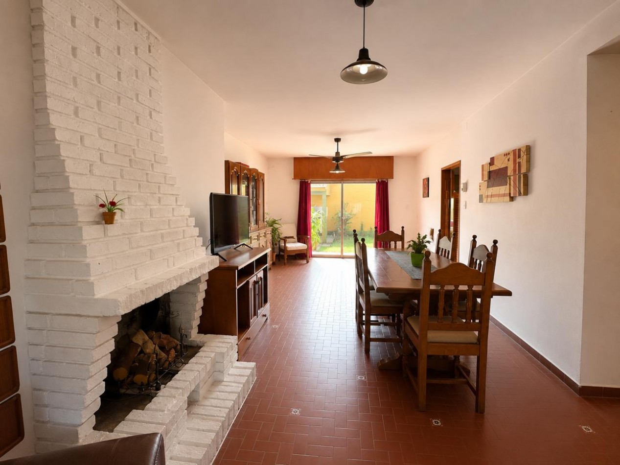 Venta casa esquina 4 dormitorios Barrio Las Palmas