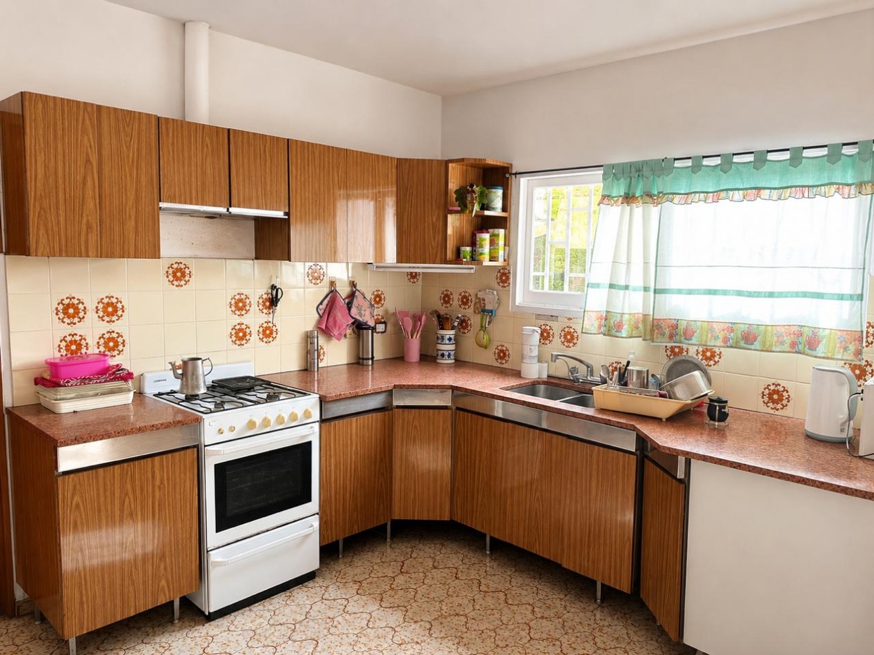 Venta casa esquina 4 dormitorios Barrio Las Palmas