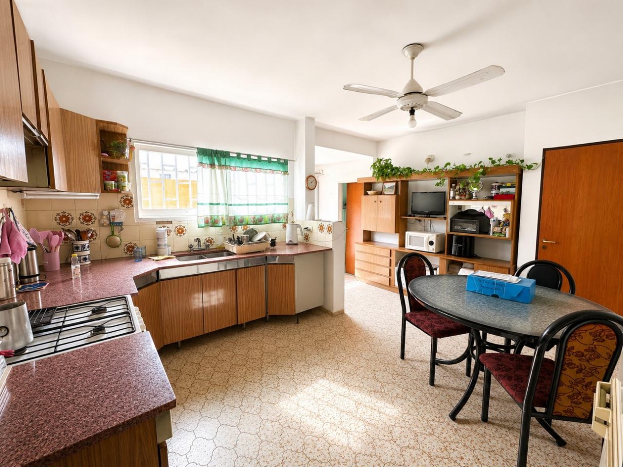 Venta casa esquina 4 dormitorios Barrio Las Palmas